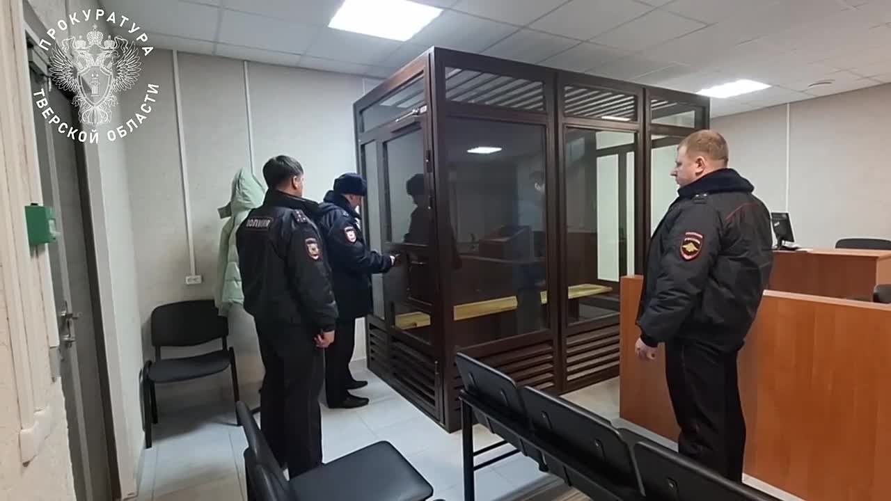 В Удомле Тверской области мужчина зарубил топором отца