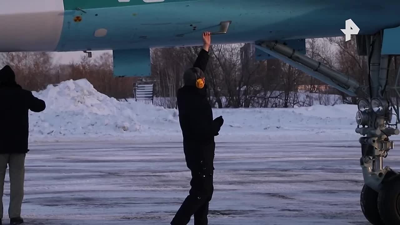 Партию самолетов Су-34 передала Минобороны России Объединенная авиастроительная корпорация, входящая в "Ростех"