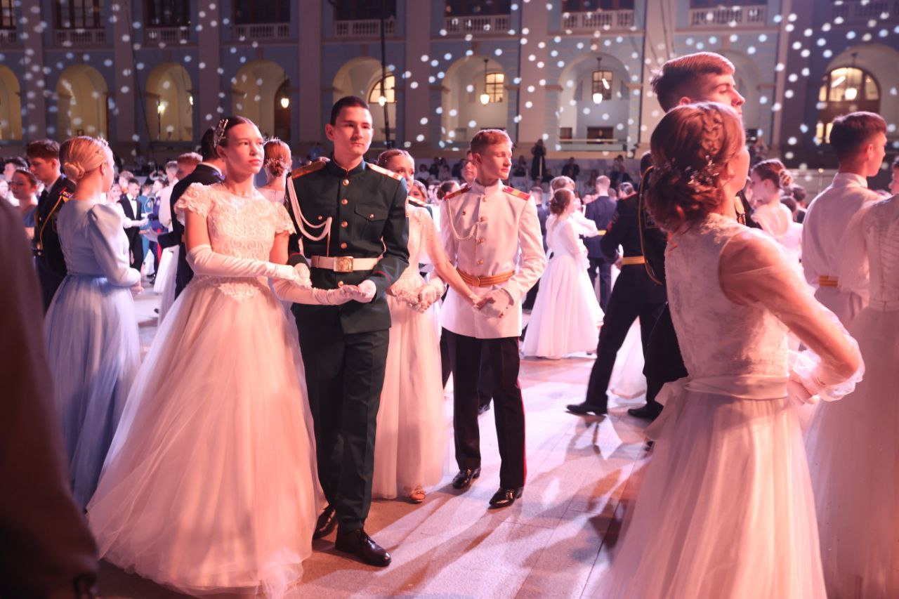 Сергей Миронов: В Москве открылся X Международный Кремлевский благотворительный кадетский бал Сергей Миронов: В Москве открылся X Международный Кремлевский благотворительный кадетский бал