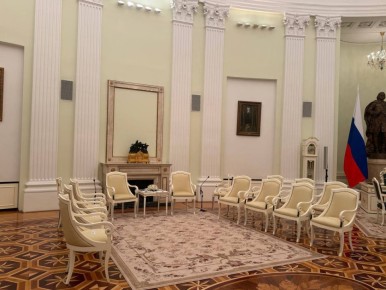 В Представительском зале Кремля пока еще нет елки, но скоро начнутся российско-индонезийские переговоры