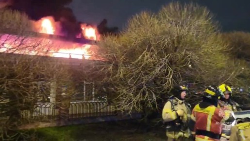 Пожар на рынке в Петербурге локализовали на 1,5 тыс