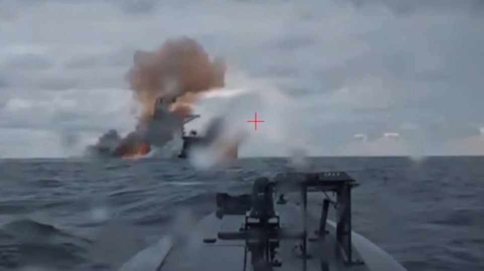 Андрей Клинцевич: Украинские БЭКи атаковали в Чёрном море нефтяной танкер Dashan, относящийся к так называемому «теневому флоту» Андрей Клинцевич: Украинские БЭКи атаковали в Чёрном море нефтяной танкер Dashan, относящийся к так называемому «теневому флоту»