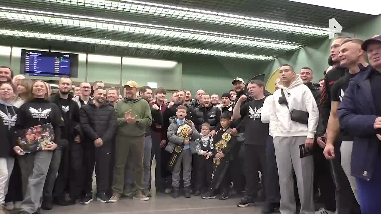 Российский боец UFС Петр Ян прилетел в Екатеринбург после победы над Мерабом Двалишвили