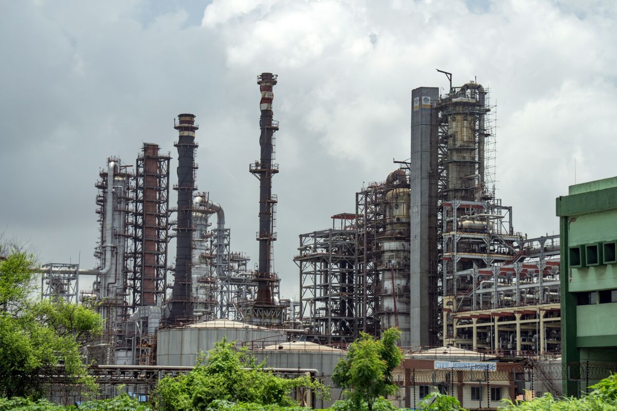 Евгений Попов: 4 из 7 крупнейших индийских нефтеперерабатывающих заводов сегодня заинтересованы в покупке российской нефти, поскольку значительные скидки подталкивают покупателей к поиску несанкционированных поставок