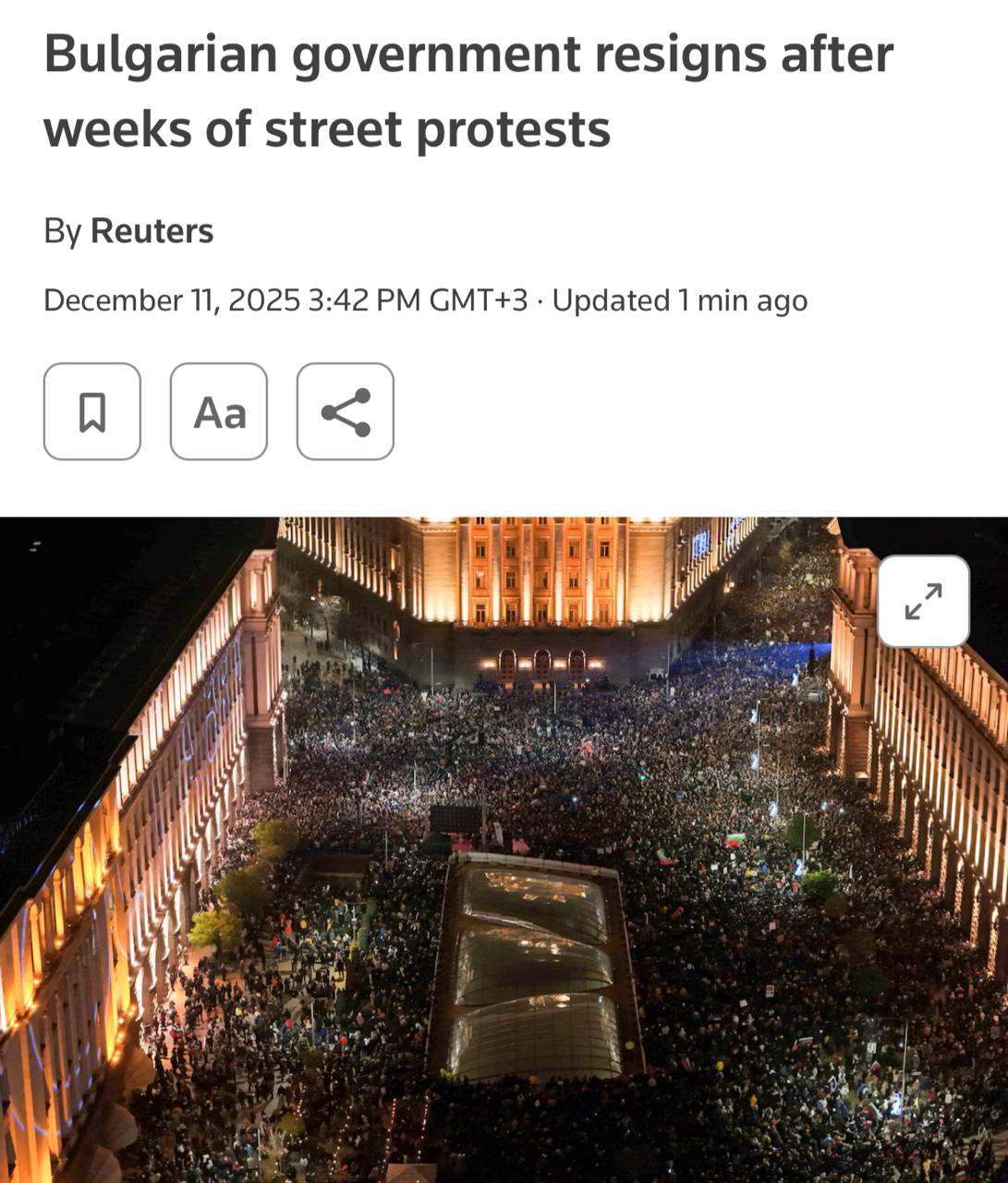 Премьер Болгарии подал в отставку после нескольких недель уличных протестов, пишет Reuters