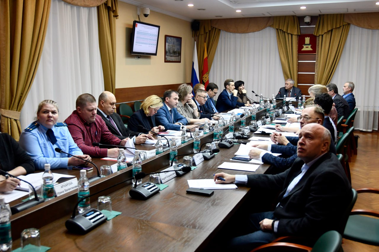 Три вопроса повестки дня заседания комитета по экономической политике и предпринимательству было рассмотрено под председательством Олега Лебедева 11 декабря