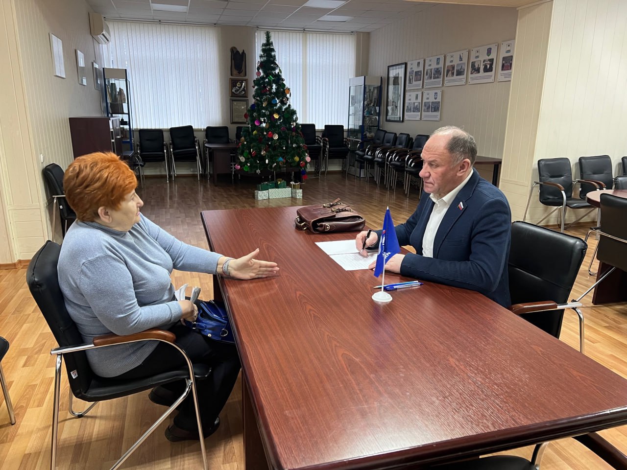 С 1 по 10 декабря по всей стране, в том числе и в Тверской области, в общественных приёмных партии «Единая Россия» проводилась традиционная декада приёмов граждан, посвященная Дню рождения партии С 1 по 10 декабря по всей стране, в том числе и в Тверской области, в общественных приёмных партии «Единая Россия» проводилась традиционная декада приёмов граждан, посвященная Дню рождения партии