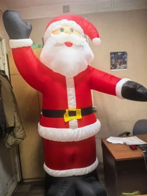 Гринч из Елизово: пьяный камчатец украл надувную фигуру Деда Мороза