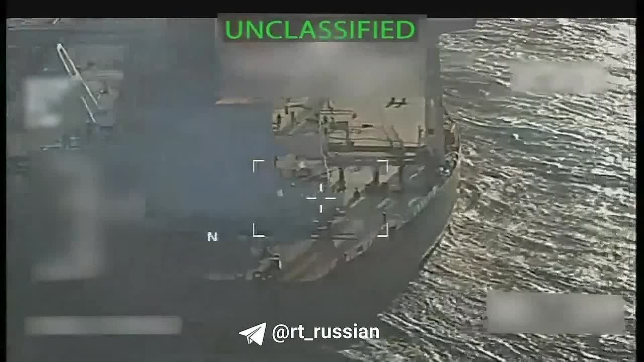 Видео операции США по задержанию танкера в Карибском море