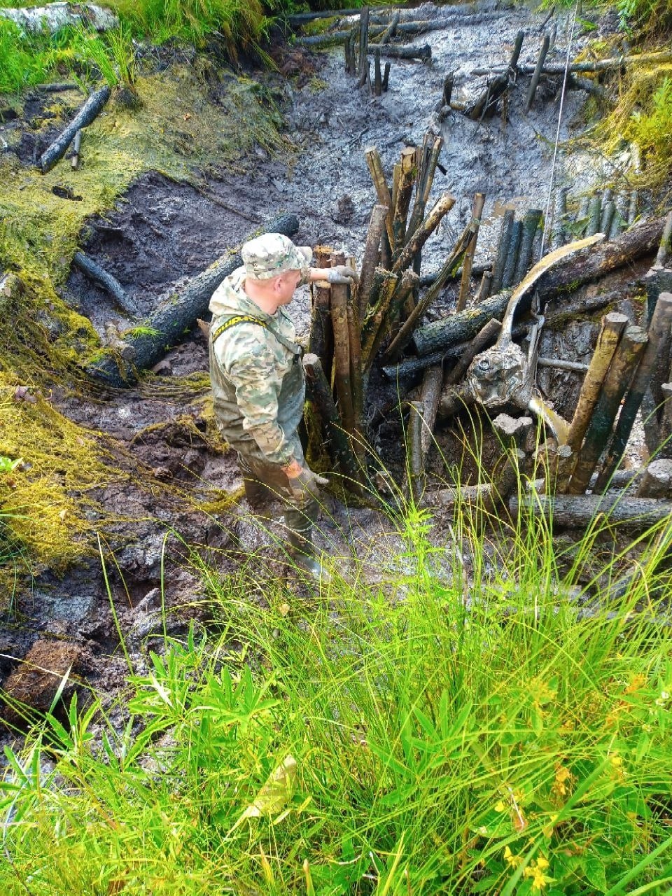 Опубликованы фото с места подъема фрагментов бомбардировщика в Тверской области Опубликованы фото с места подъема фрагментов бомбардировщика в Тверской области