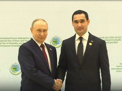 Путин прибыл к месту проведения международного форума мира и доверия в Ашхабаде