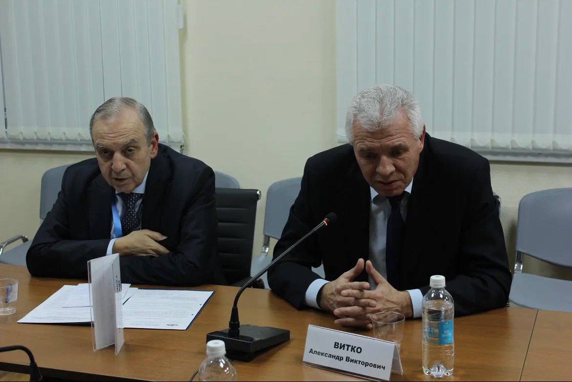 Константин Затулин: Очередное возобновление переговорного процесса по Украине, усилия Дональда Трампа, противодействие Зеленского и «Коалиции желающих», заметная политизация внутри самой Украины, успехи Российской армии на... Константин Затулин: Очередное возобновление переговорного процесса по Украине, усилия Дональда Трампа, противодействие Зеленского и «Коалиции желающих», заметная политизация внутри самой Украины, успехи Российской армии на...