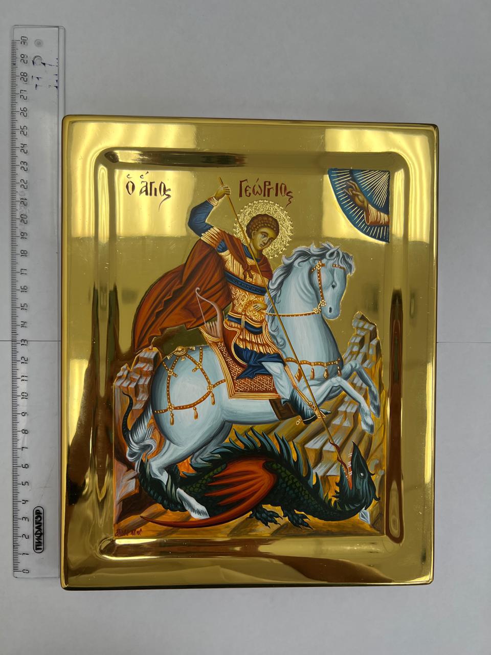 12 православных икон были найдены в багаже у иностранца в столичном аэропорту Шереметьево