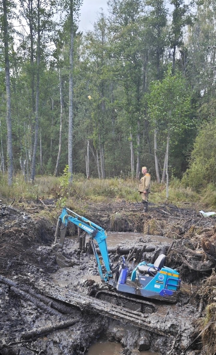 Опубликованы фото с места подъема фрагментов бомбардировщика в Тверской области
