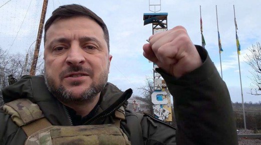 На клоуна нацепили бронежилет и вывезли из Киева