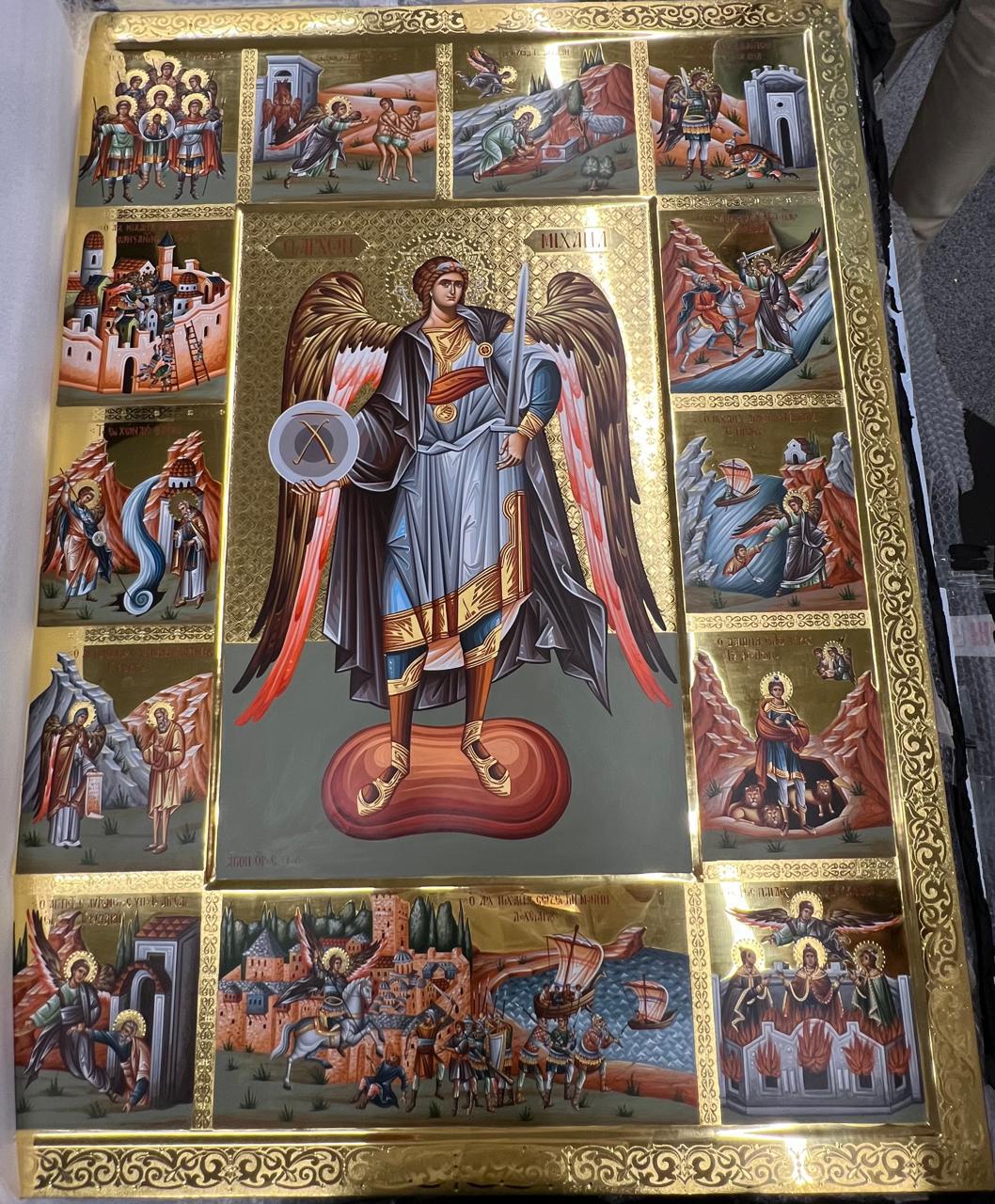 12 православных икон были найдены в багаже у иностранца в столичном аэропорту Шереметьево 12 православных икон были найдены в багаже у иностранца в столичном аэропорту Шереметьево