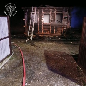 В ночь с 12 на 13 декабря 2025 года в деревне Игнатово Зубцовского муниципального округа произошло возгорание в деревянном частном одноэтажном доме