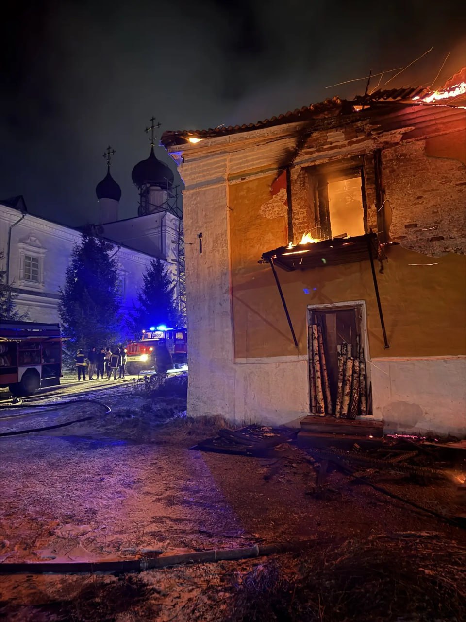 Пожар в Никитском монастыре локализован, сообщил глава городского округа Переславль-Залесский Дмитрий Зяблицкий Пожар в Никитском монастыре локализован, сообщил глава городского округа Переславль-Залесский Дмитрий Зяблицкий