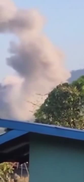 Камбоджа приостановила работу всех своих погранпунктов на границе с Таиландом на фоне продолжающегося вооружённого конфликта