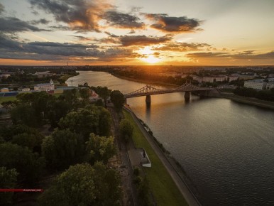 Два человека погибли в результате атаки украинских БПЛА в Саратове, пострадали несколько квартир в жилом доме, сообщил губернатор Роман Бусаргин