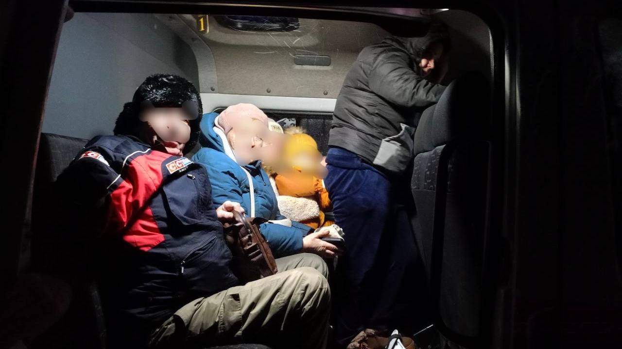 В Саратовской области из-за ДТП заблокирована трасса — застрявших на дороге людей пришлось эвакуировать в метель с помощью МЧС В Саратовской области из-за ДТП заблокирована трасса — застрявших на дороге людей пришлось эвакуировать в метель с помощью МЧС