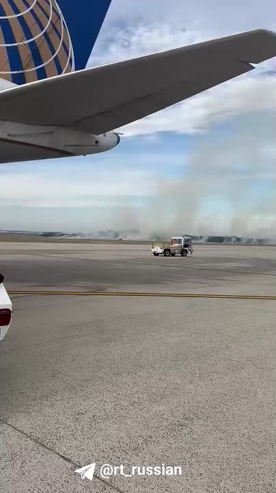 У Boeing 777 во время взлёта отказал двигатель, пишет CNN