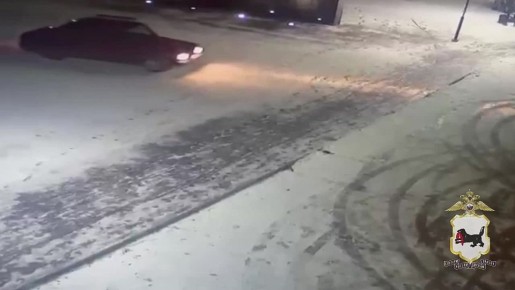 Юноша на "Жигулях" проехался по территории Мемориала Славы в городе Зима Иркутской области