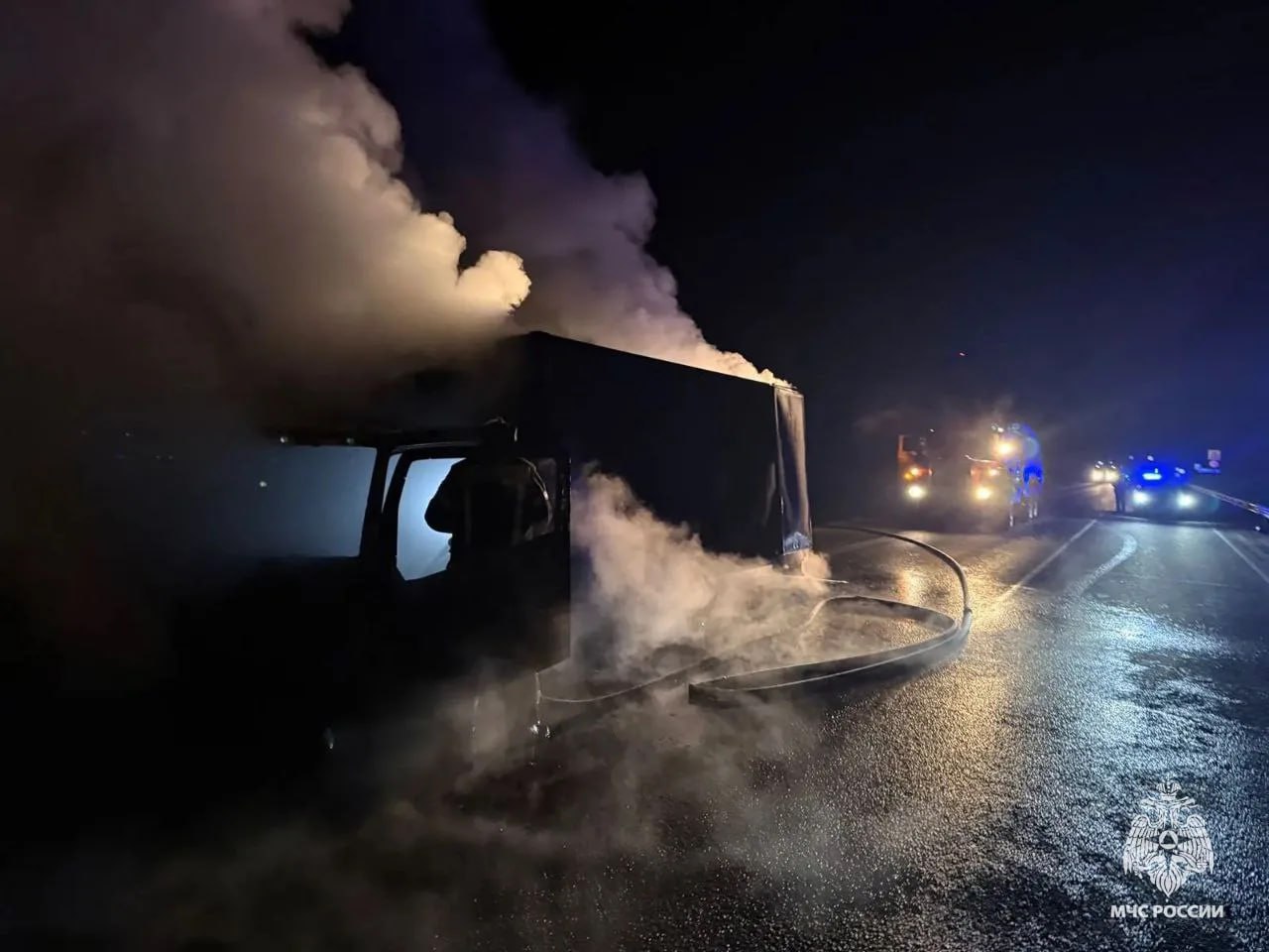 На дороге в Тверской области сгорел грузовой автомобиль На дороге в Тверской области сгорел грузовой автомобиль