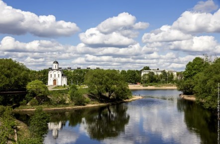 Более 330 тыс. жителей Херсонской области в 450 населенных пунктах остались без света из-за удара по высоковольтной ЛЭП, сообщил губернатор региона Владимир Сальдо