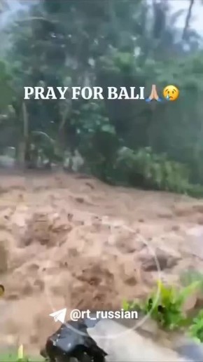 На Бали из-за сильных дождей затопило несколько районов, передают местные СМИ