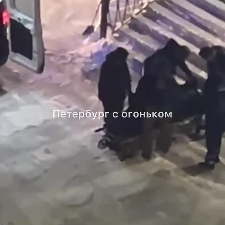 Девятиклассник напал с ножом на учительницу в Петербурге, когда пришел исправлять утром контрольную