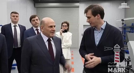 Кто-то на выходные ходит на рыбалку, а министр Алиханов работает на станке