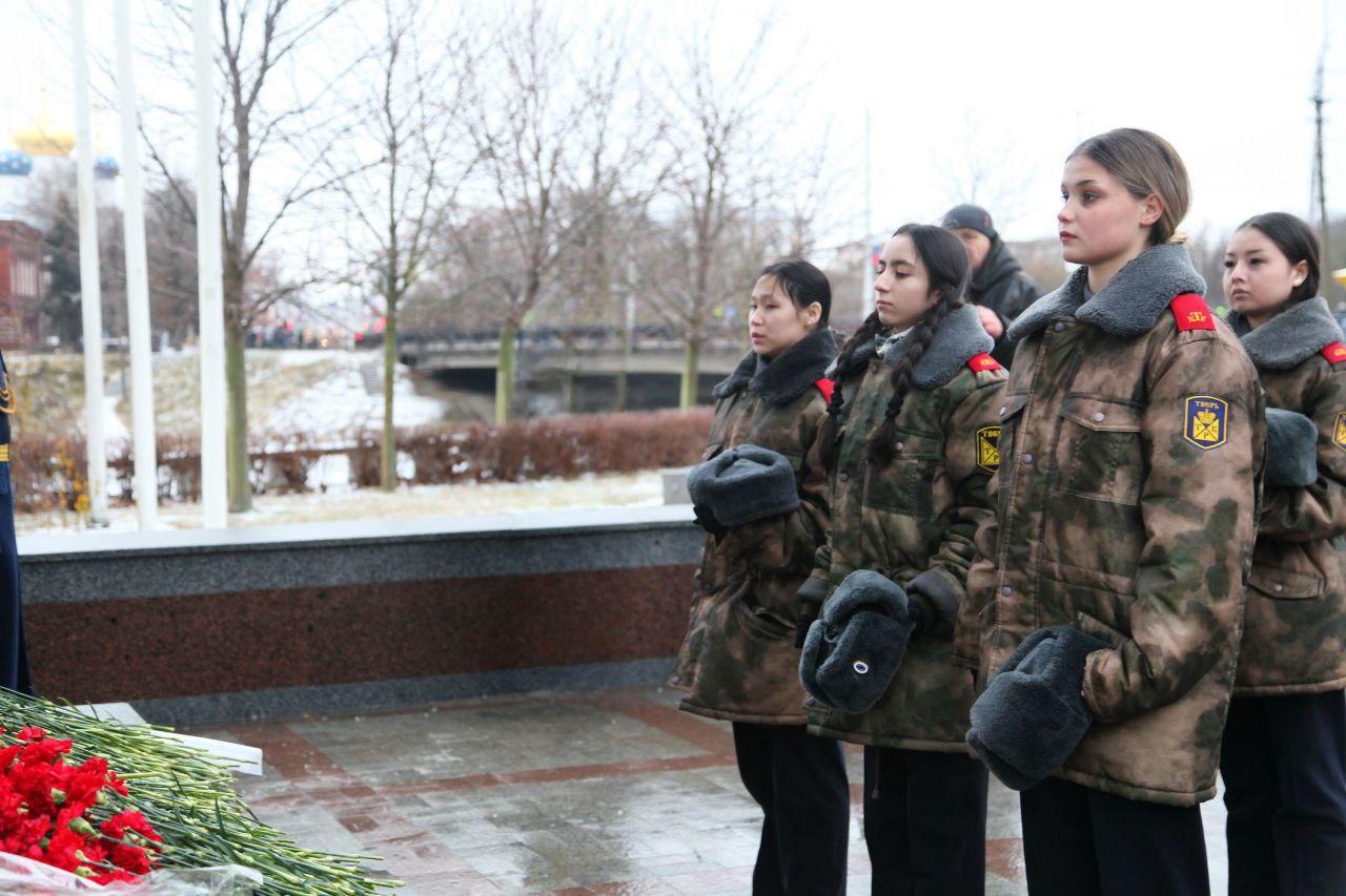 В Твери помощник руководителя следственного управления Следственного комитета и кадеты приняли участие в торжественном мероприятии, посвященном 84-летней годовщине освобождения города Калинина от немецко-фашистских... В Твери помощник руководителя следственного управления Следственного комитета и кадеты приняли участие в торжественном мероприятии, посвященном 84-летней годовщине освобождения города Калинина от немецко-фашистских...