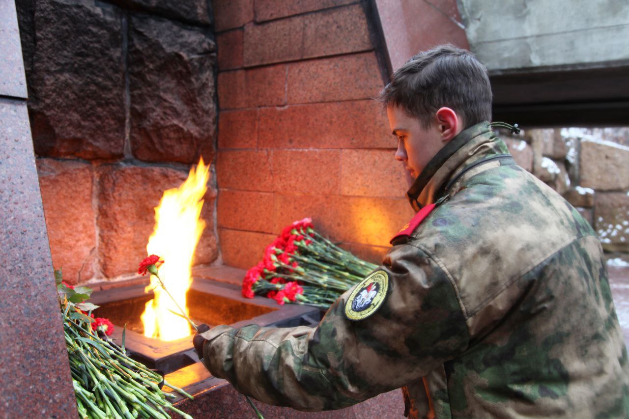 В Твери помощник руководителя следственного управления Следственного комитета и кадеты приняли участие в торжественном мероприятии, посвященном 84-летней годовщине освобождения города Калинина от немецко-фашистских... В Твери помощник руководителя следственного управления Следственного комитета и кадеты приняли участие в торжественном мероприятии, посвященном 84-летней годовщине освобождения города Калинина от немецко-фашистских...