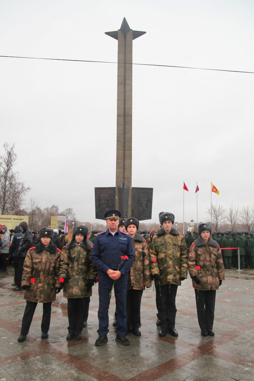 В Твери помощник руководителя следственного управления Следственного комитета и кадеты приняли участие в торжественном мероприятии, посвященном 84-летней годовщине освобождения города Калинина от немецко-фашистских... В Твери помощник руководителя следственного управления Следственного комитета и кадеты приняли участие в торжественном мероприятии, посвященном 84-летней годовщине освобождения города Калинина от немецко-фашистских...