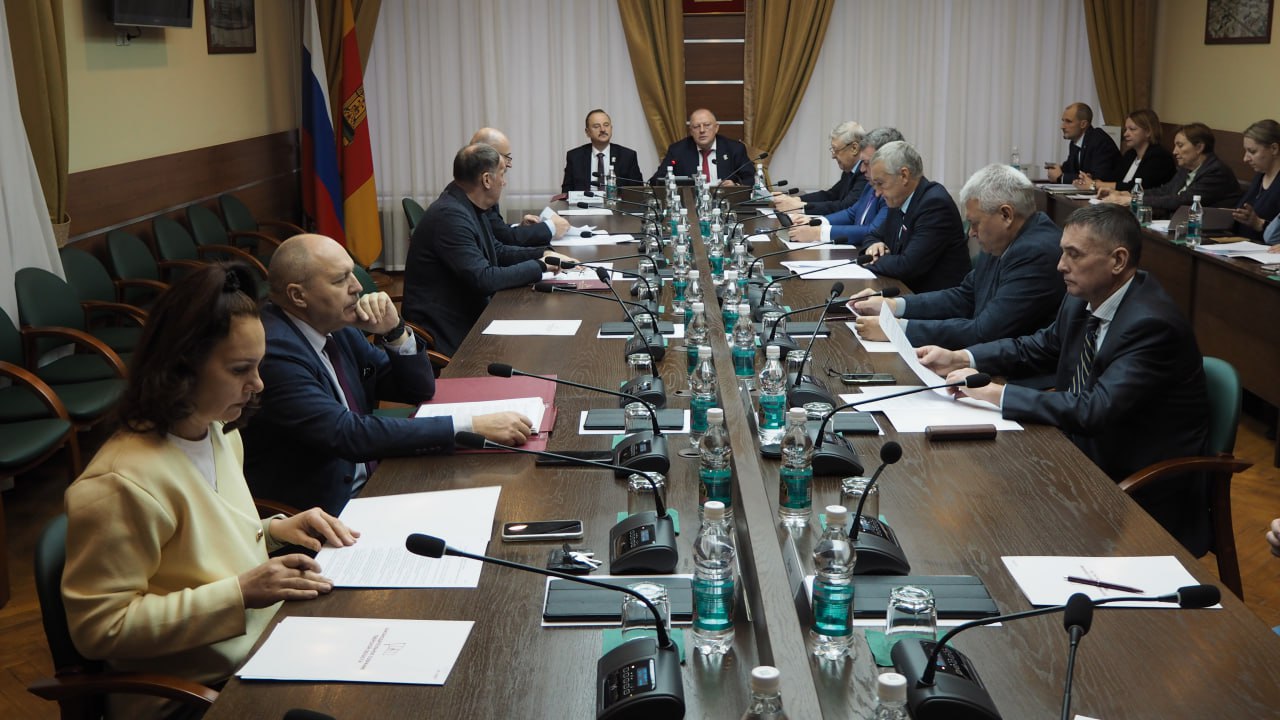 17 декабря председатель областного парламента Сергей Голубев провел заседание Совета Законодательного Собрания Тверской области