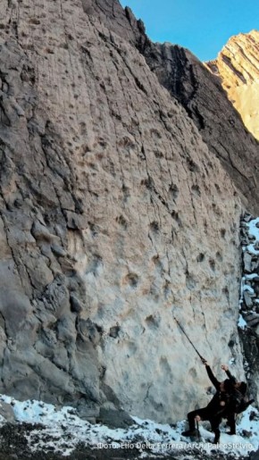 Фотограф наткнулся на тысячи следов динозавров возле зимнего олимпийского объекта в Италии