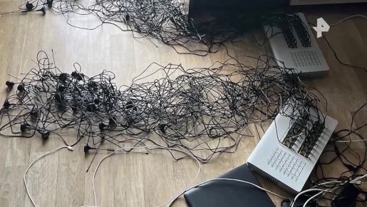 ФСБ РФ задержала в 12 регионах 19 человек, которые помогали украинским телефонным мошенникам, сообщили в спецслужбе