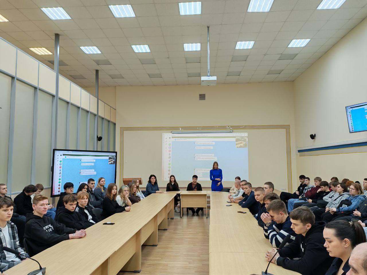 Начальник Госавтоинспекции города Твери призвал студентов к соблюдению ПДД Начальник Госавтоинспекции города Твери призвал студентов к соблюдению ПДД