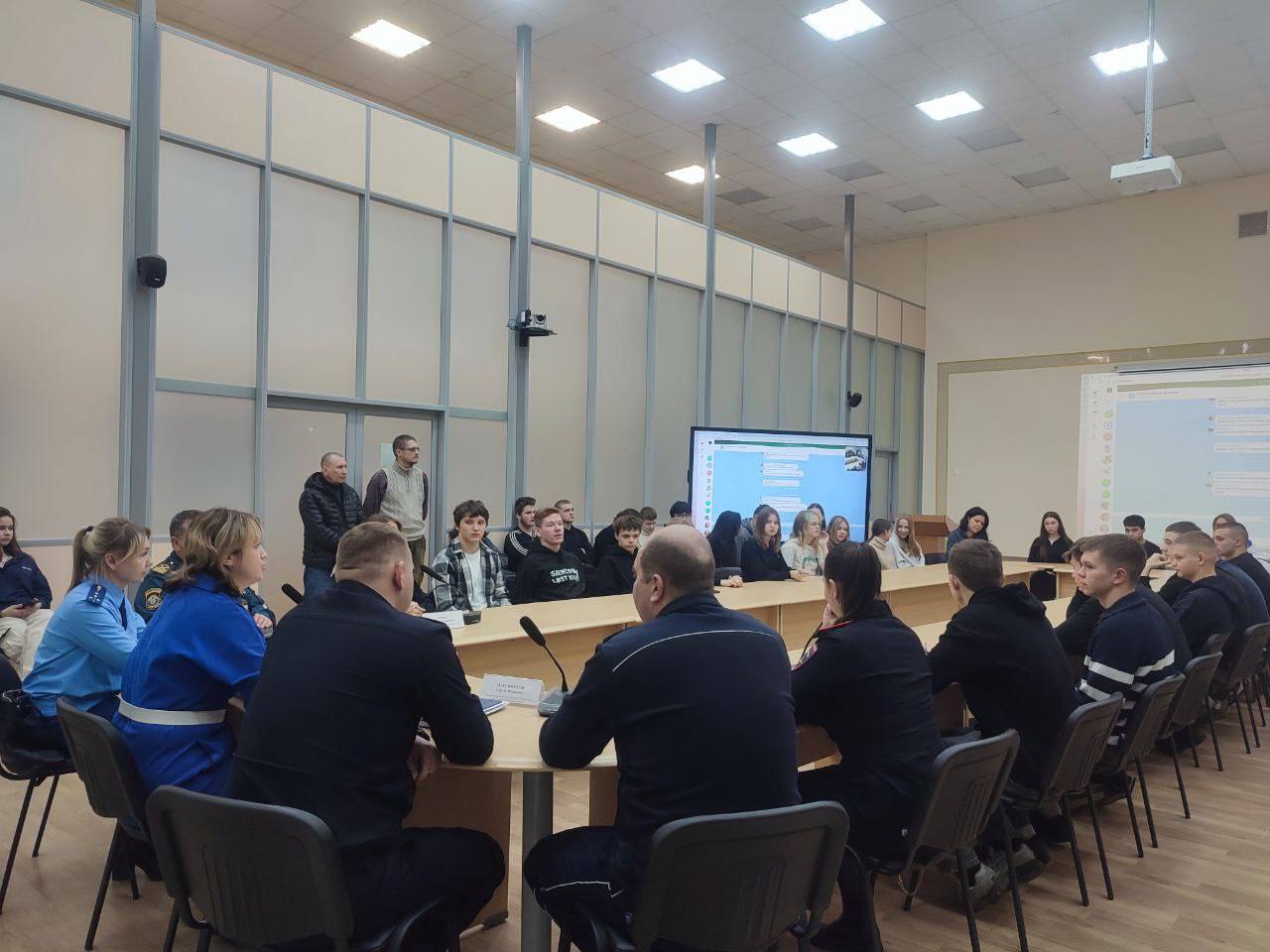 Начальник Госавтоинспекции города Твери призвал студентов к соблюдению ПДД Начальник Госавтоинспекции города Твери призвал студентов к соблюдению ПДД