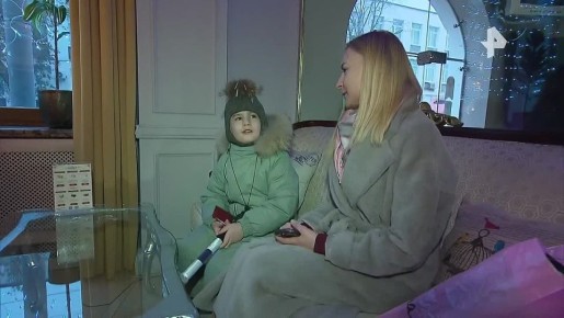 Мальчик Тимур, который загадал в рамках акции "Елка желаний" попробовать себя в должности сотрудника ДПС, встретился с майором ДПС Павлом Медниковым