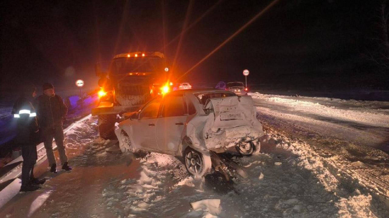 Пять человек пострадали в массовом ДТП с участием 10 машин в Иркутской области, сообщили в МВД России Пять человек пострадали в массовом ДТП с участием 10 машин в Иркутской области, сообщили в МВД России