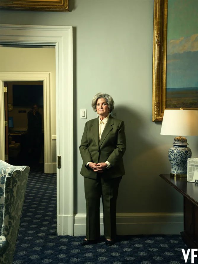 Близко к Белому дому: фотосессия администрации Трампа для Vanity Fair показала ее членов с уязвимой стороны, что не всем пришлось по вкусу Близко к Белому дому: фотосессия администрации Трампа для Vanity Fair показала ее членов с уязвимой стороны, что не всем пришлось по вкусу