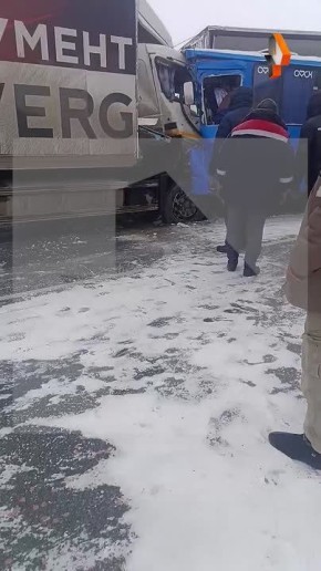 Шесть человек погибли, еще пять пострадали в аварии с участием четырех автомобилей в Омске, сообщил источник РЕН ТВ