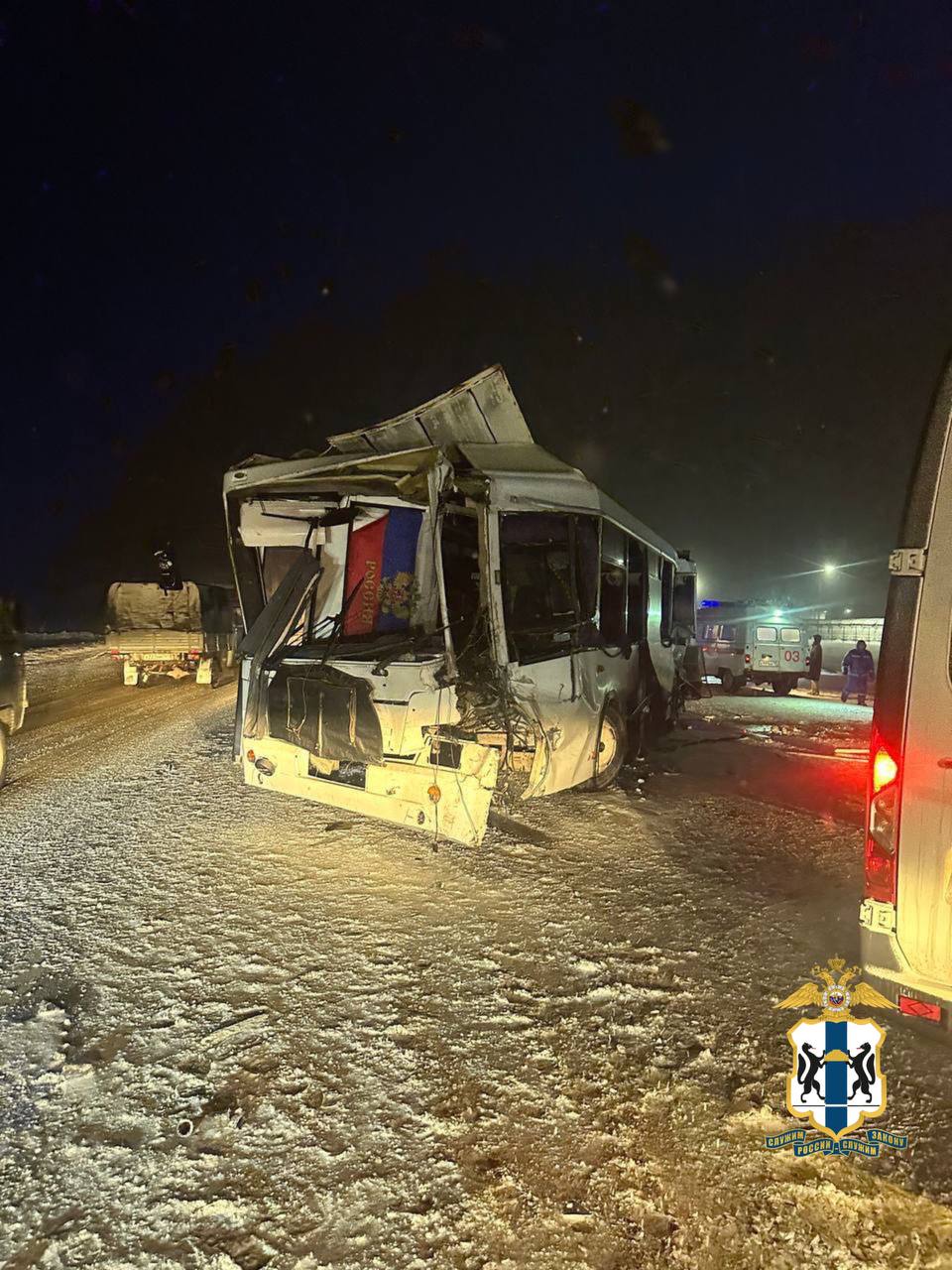 Автобус столкнулся с фурой с новосибирской области — пострадали семь человек, сообщили в местном МВД Автобус столкнулся с фурой с новосибирской области — пострадали семь человек, сообщили в местном МВД