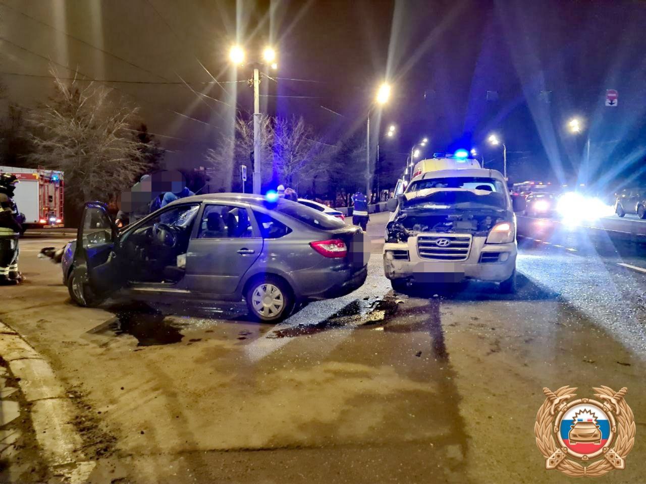 В Твери в серьезной аварии пострадала женщина с ребенком В Твери в серьезной аварии пострадала женщина с ребенком