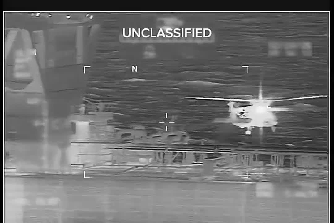 Видео момента захвата военными США нефтяного танкера с венесуэльской нефтью