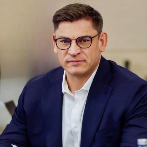 Советник гендиректора сервиса HeadHunter Виталий Терентьев впал в кому после пластической операции