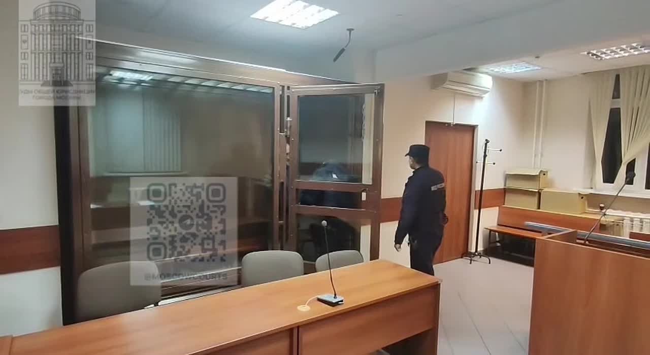 Блогера Павла Сюткина, известного как "историк русской кухни", суд оставил под арестом