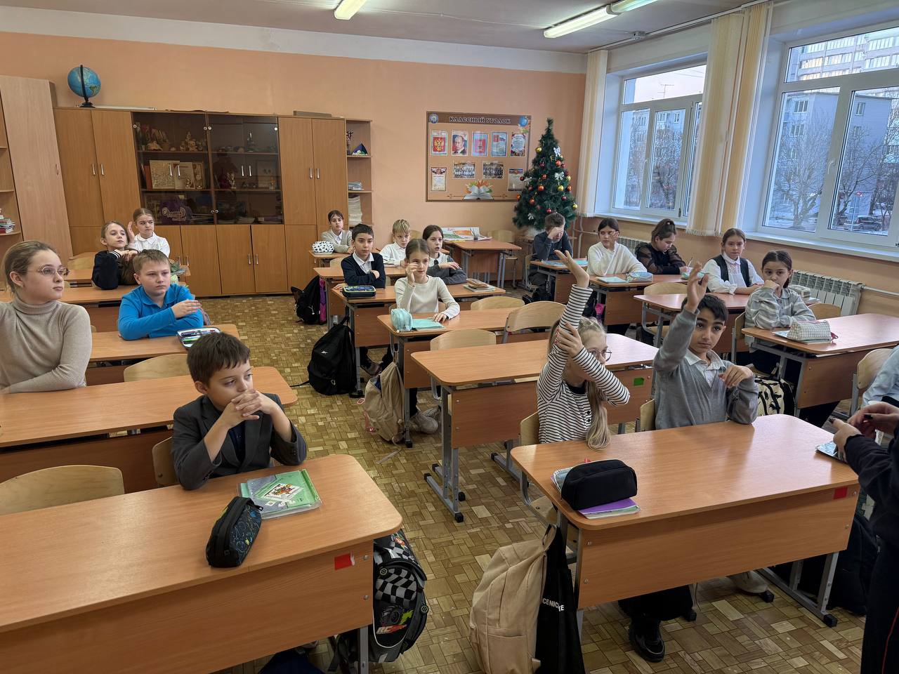 Сотрудники Госавтоинспекции города Твери провели профилактические занятия по безопасности дорожного движения в школе № 53 Сотрудники Госавтоинспекции города Твери провели профилактические занятия по безопасности дорожного движения в школе № 53